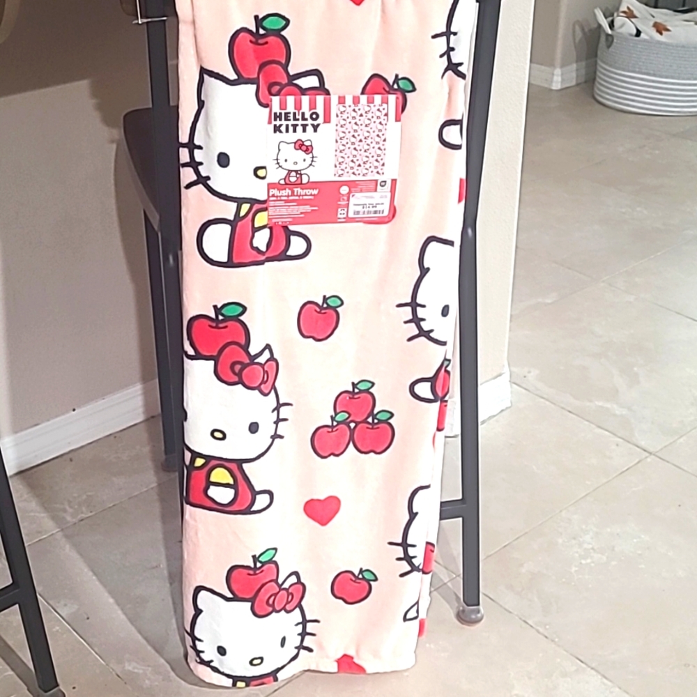 Hello kitty apples 🍎 and hearts ♥️ throw blanket
